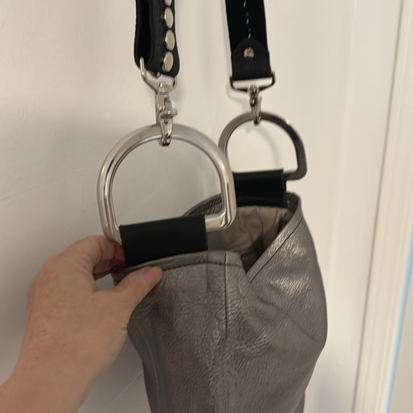 Crossbody made in the US leather metallic silver - Picture 2 of 4
